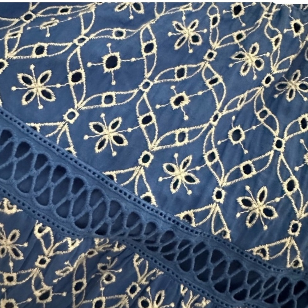 💙🤍Lilly Pulitzer Blue Grotto Flutter Eyelet Ruffle Patterned Dress - Picture 5 of 12